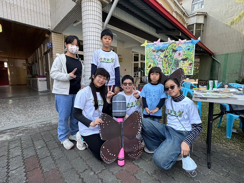 探為觀紫團隊於幼兒園教學日向親師生及社區民眾推廣紫斑蝶保育。