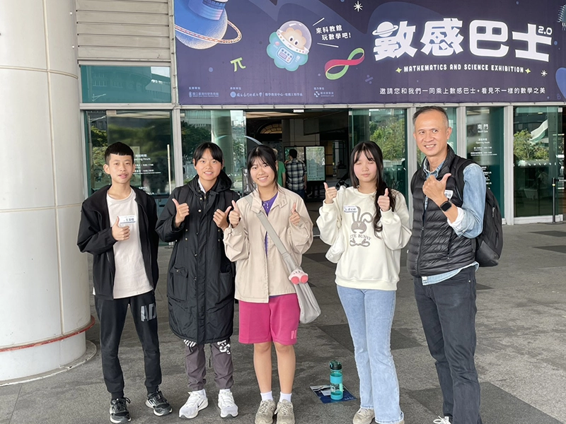 比賽後的合影，為比賽留下紀錄與美好的回憶。